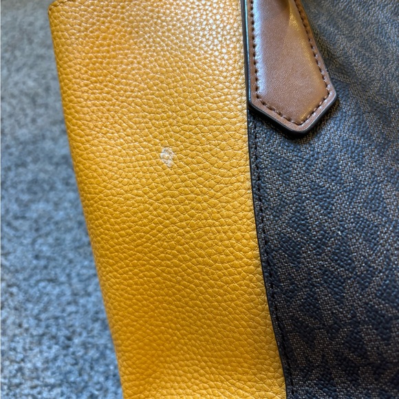 Michael Kors Kimberly Purse - Picture 2 of 6